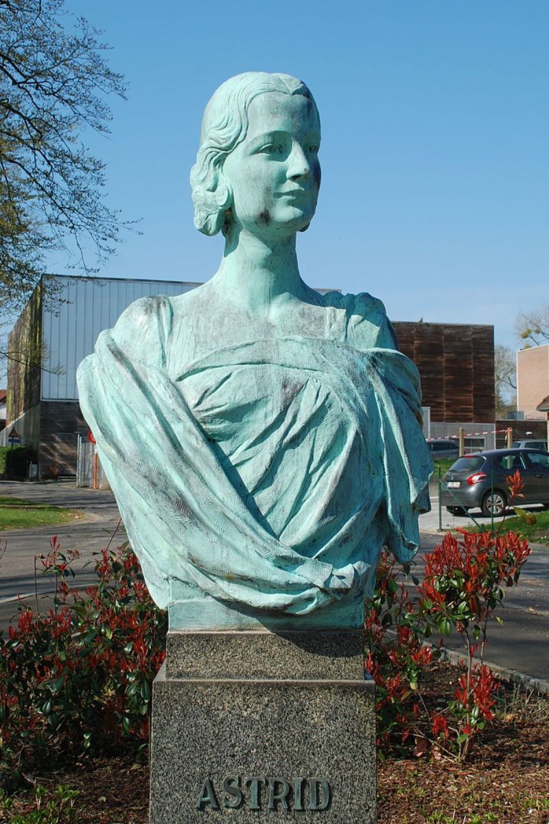 A bust of Astrid in the Parc de Wistwersee in the Walloon-Brabant province, central Belgium. Prior to becoming a queen consort she was the Duchess of Brabant.