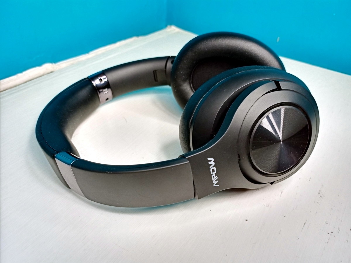 A capable over-ear headphone with active noise reduction