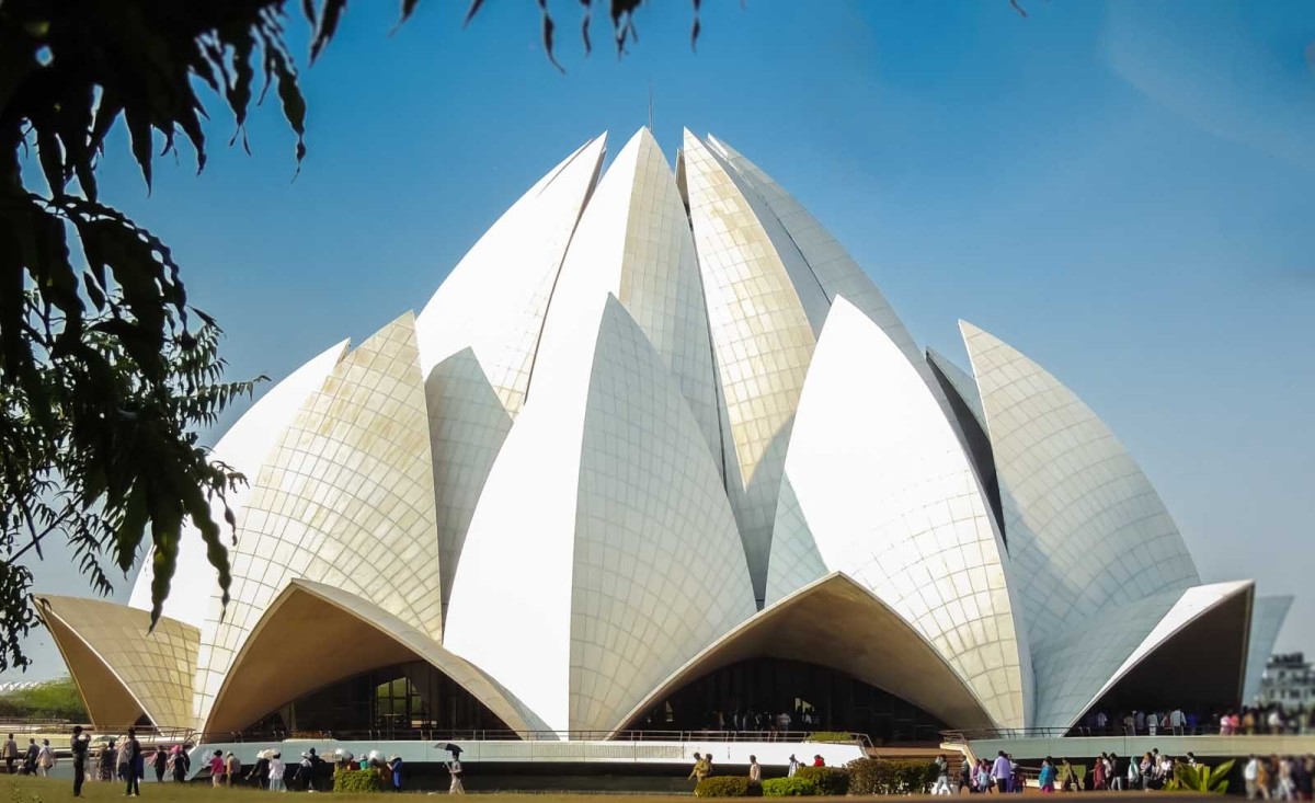 Worshippers loitering around the Baha'i Lotus Temple in Delhi, India
