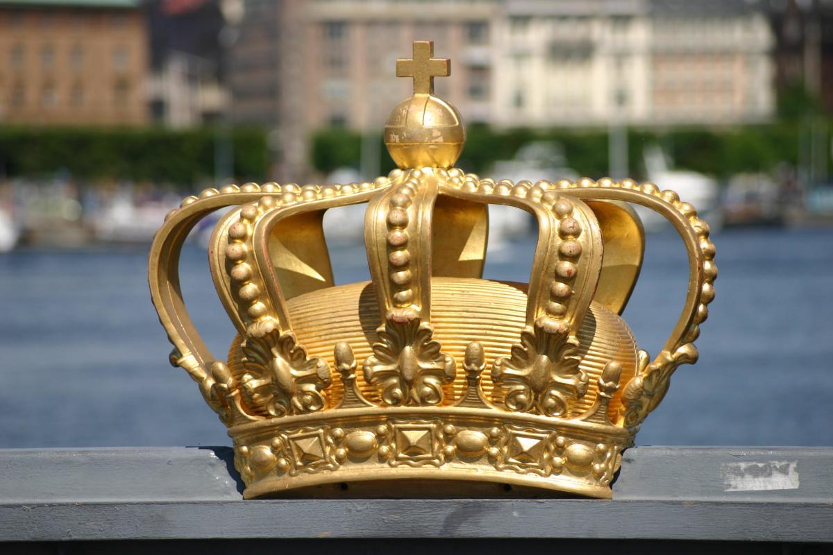 A monarch's crown. The One on the horse wears "many crowns".