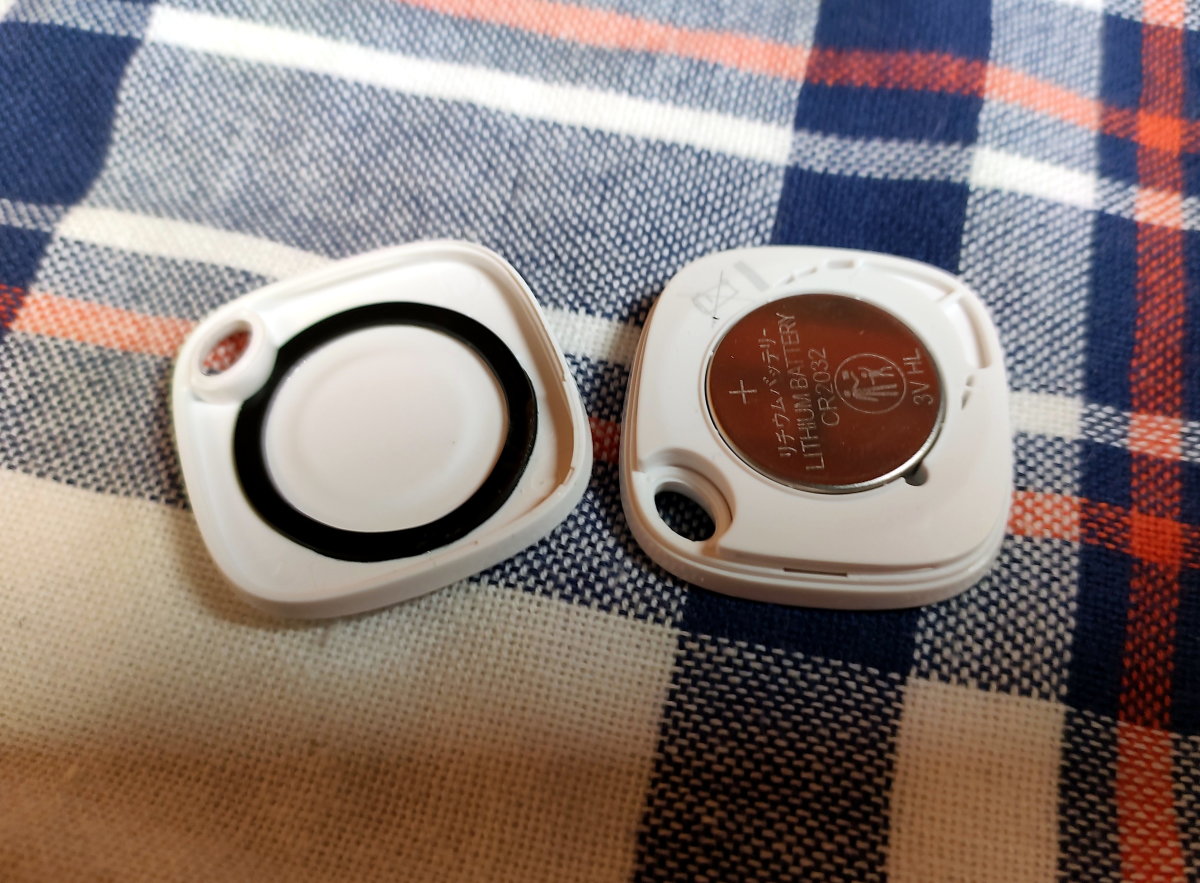 review-of-the-atuvos-luggage-tracker-and-key-finder