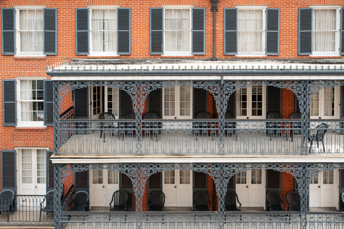 Abandoned New Orleans Themed Hotel In Ohio Is Really Kind Of Sad 