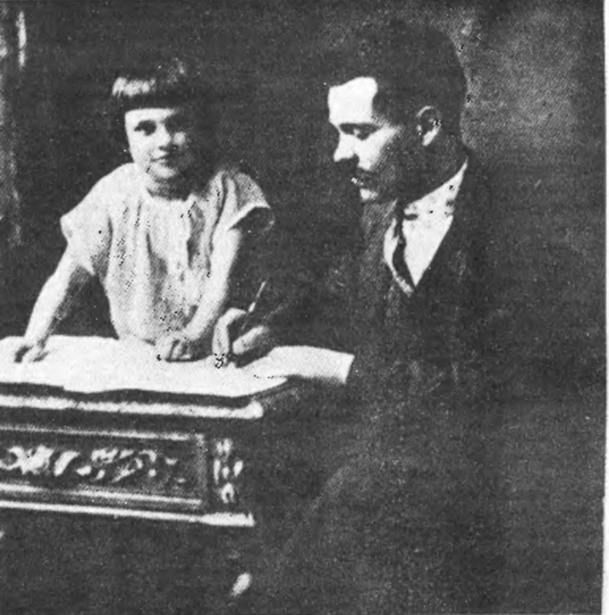 Nestor Makhno with his daughter Elena shortly before his death