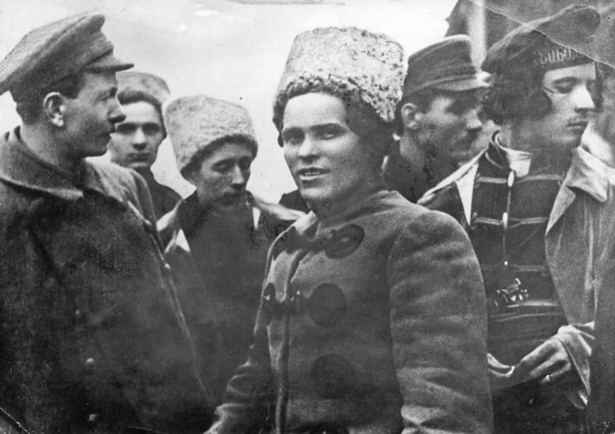 Nestor Makhno among the rebels. In the foreground Petrov, Gorev, Makhno, and Shchus. 1919