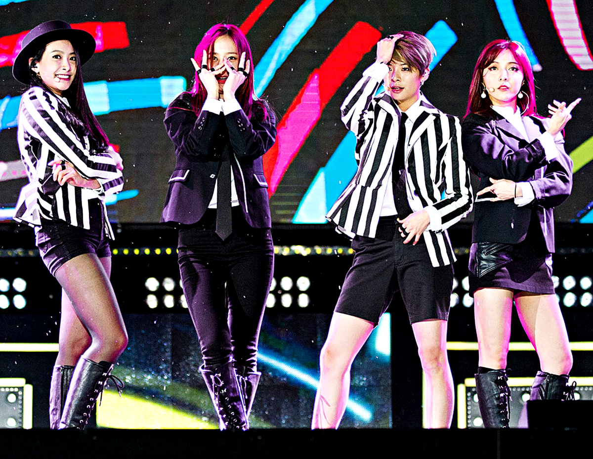 f(x)'s wardrobe might be made up entirely of accessories!