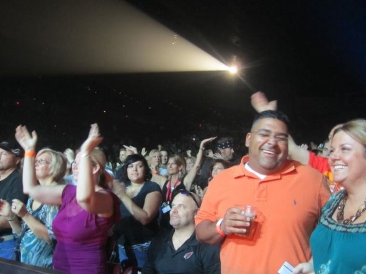 The happy crowd at the Darius Rucker show