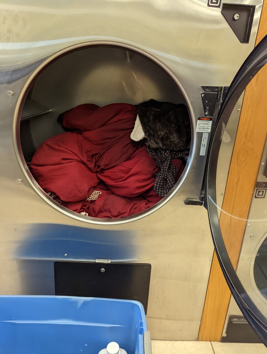 laundromat-using-a-machine