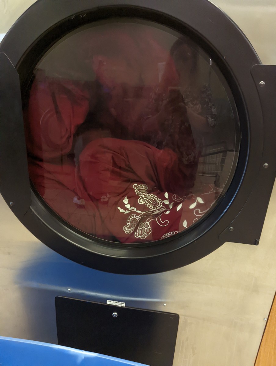 laundromat-using-a-machine