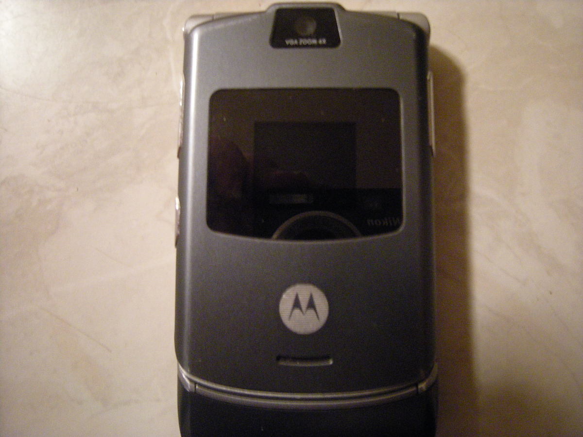 Motorola Razr flip phone reminds me of a Star Trek communicators