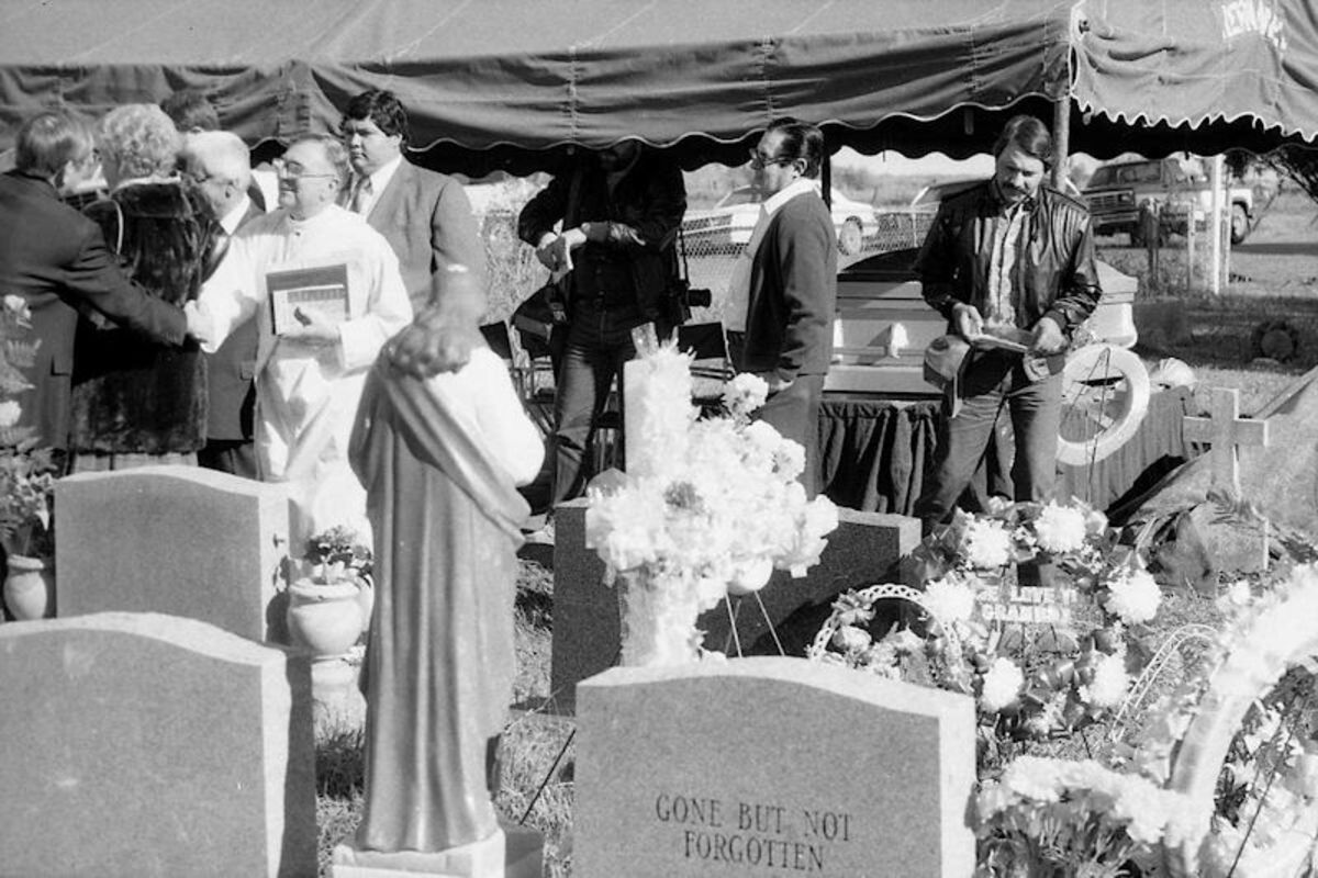 E. Joseph Deering/Houston Chronicle 30 years ago: 'Stubby' is finally laid to rest,  Harris County morgue since 1964. San Gabriel Cemetery, Richmond.