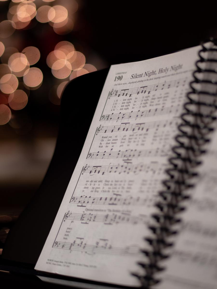 Check out this list of popular Christmas carols for kids!