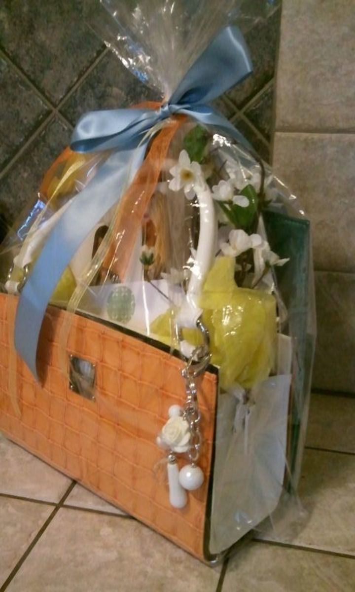 75 Gorgeous DIY Christmas Gift Basket Ideas For Women Holidappy