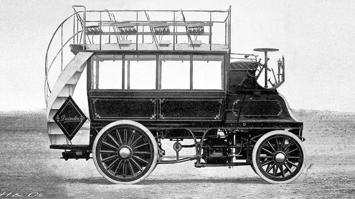 The first double-decker in France looked like this.