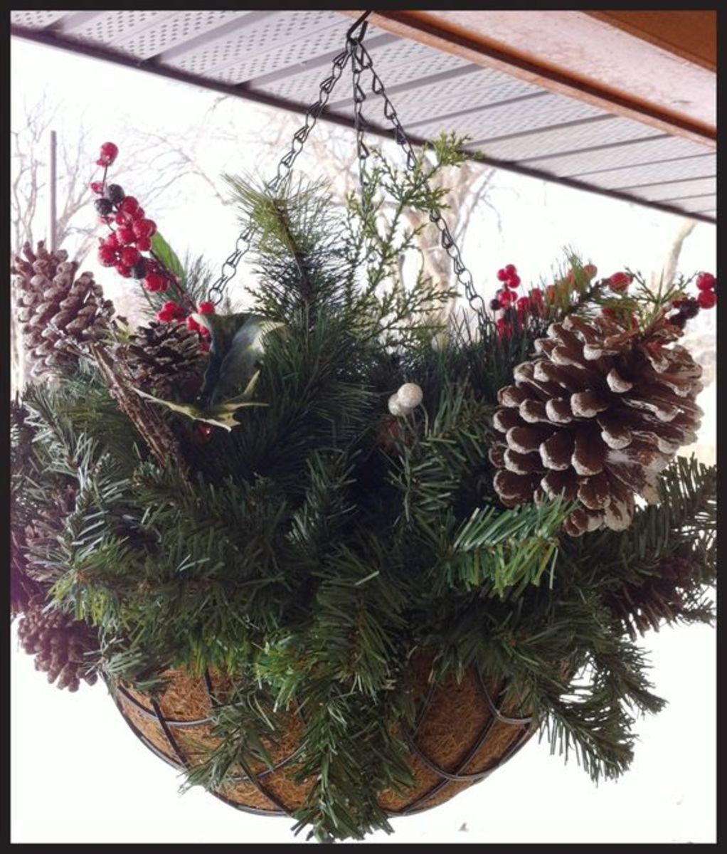 35+ Awesome DIY Christmas Hanging Basket Ideas to Make Your Outdoors ...