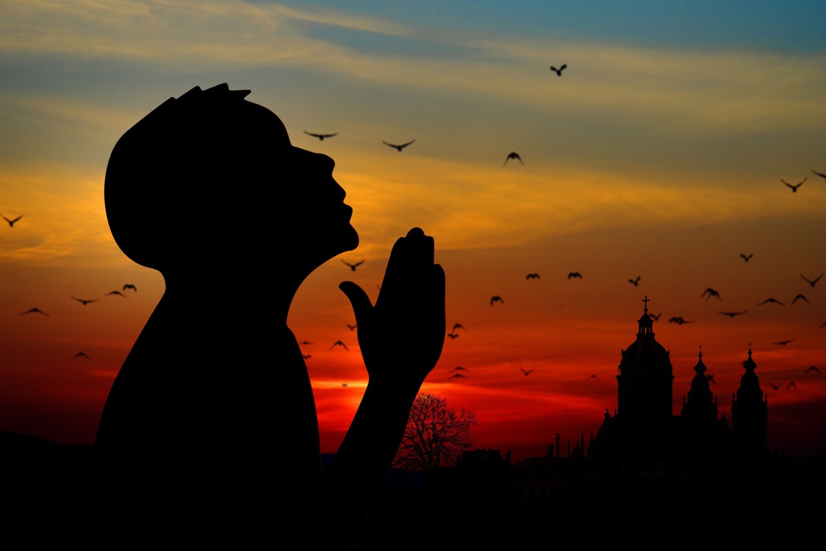Evening time offers another opportunity for prayer, reading of scripture, and meditation.