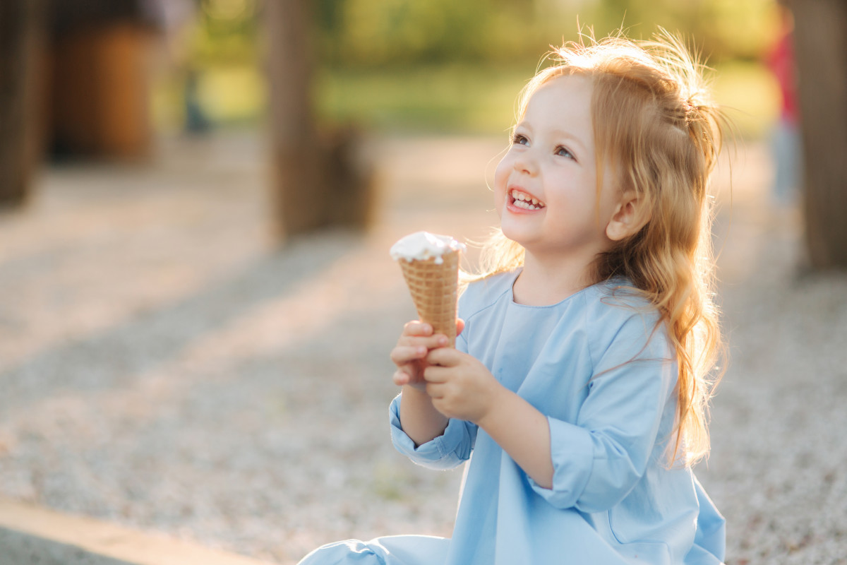 Neighbor Treats Mom and Girls To an Ice Cream Trip They’ll Never Forget ...