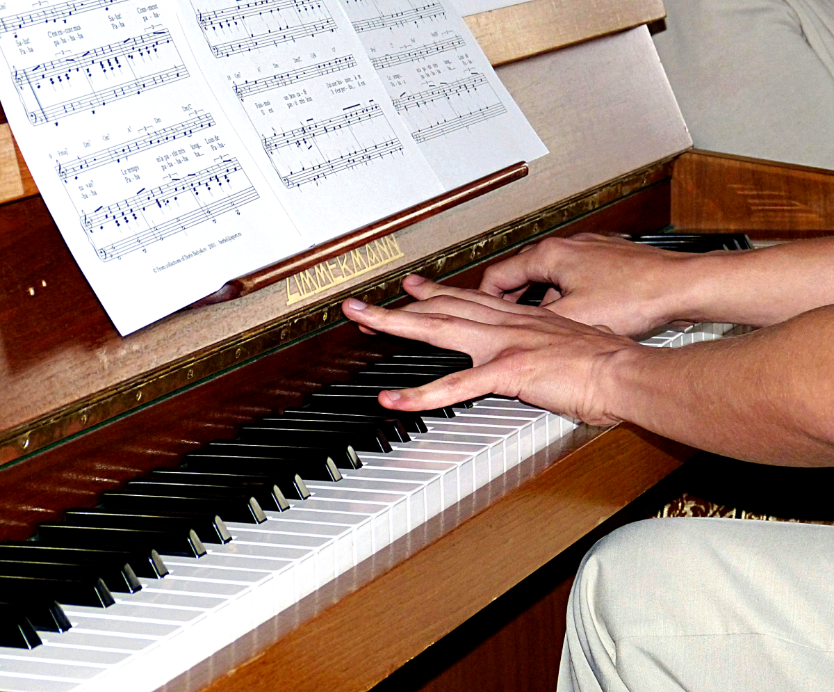 I can't say it enough: NEVER choose a singing teacher that can't play the piano.