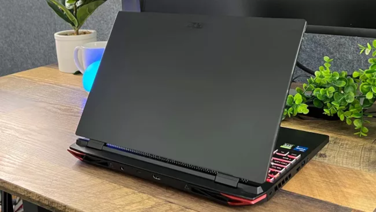 Acer Nitro 5  2022  Gaming Laptop Review - 38