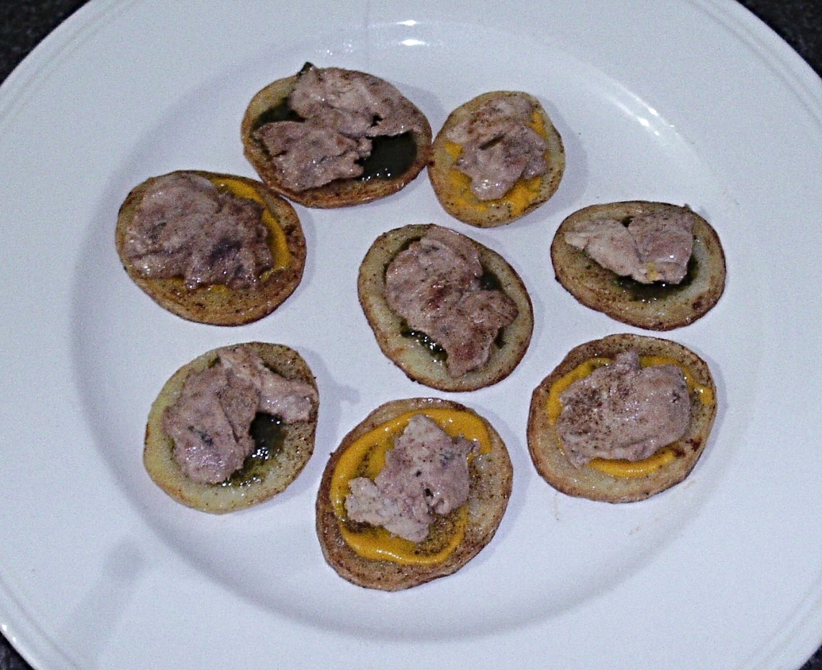Fried potato, pheasant and mixed sauce hors d'oeuvres