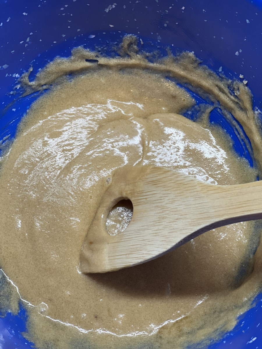 Combine the butter, brown sugar, egg and vanilla throughly.