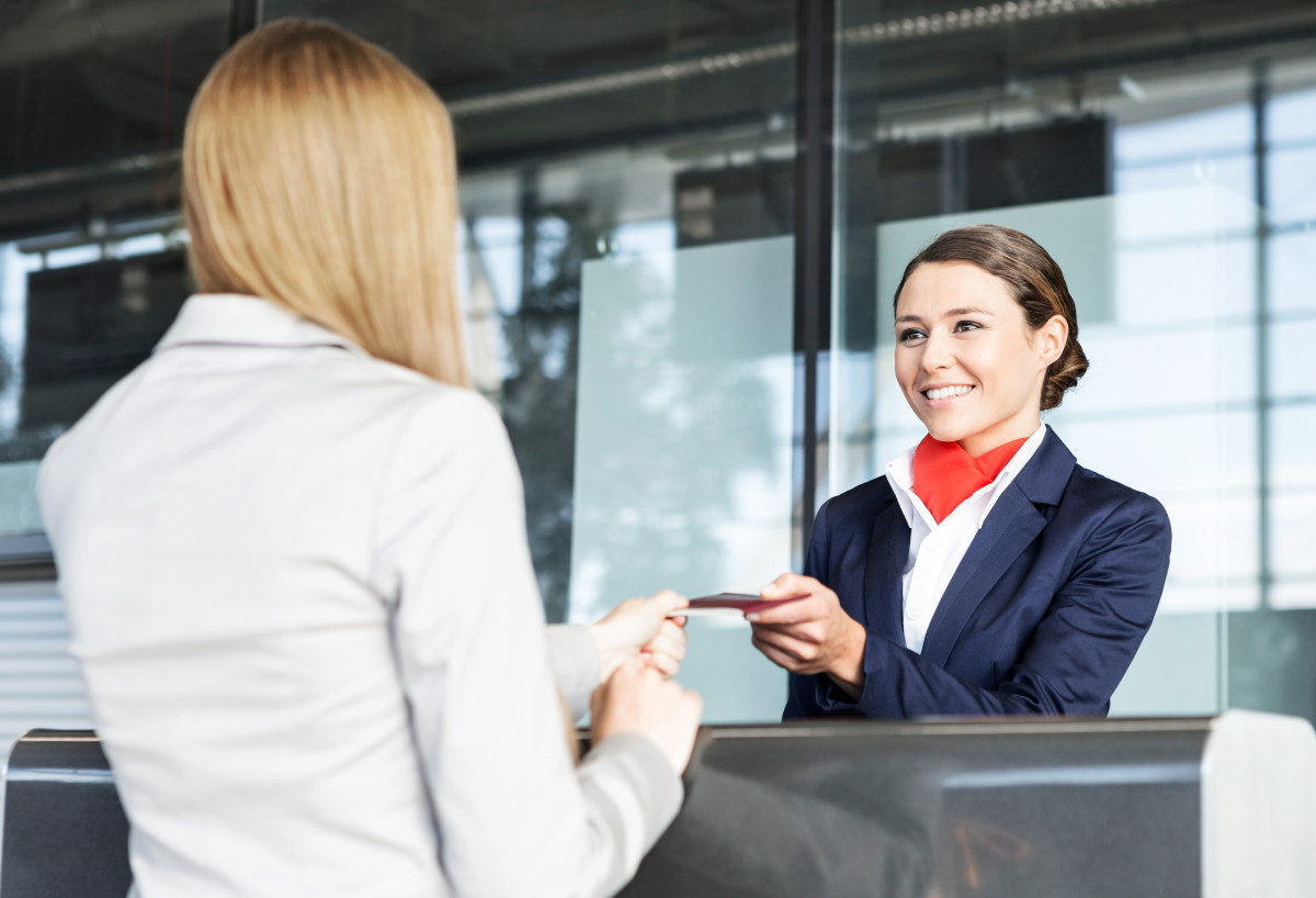 Woman's Story About Boarding a Plane With a Nut Allergy Reminds Us to ...