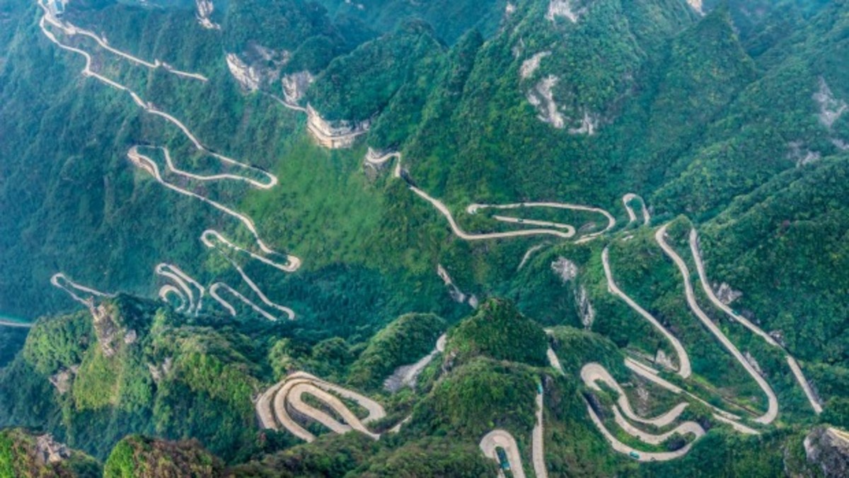 The World's 10 Scariest Drives for Tourists