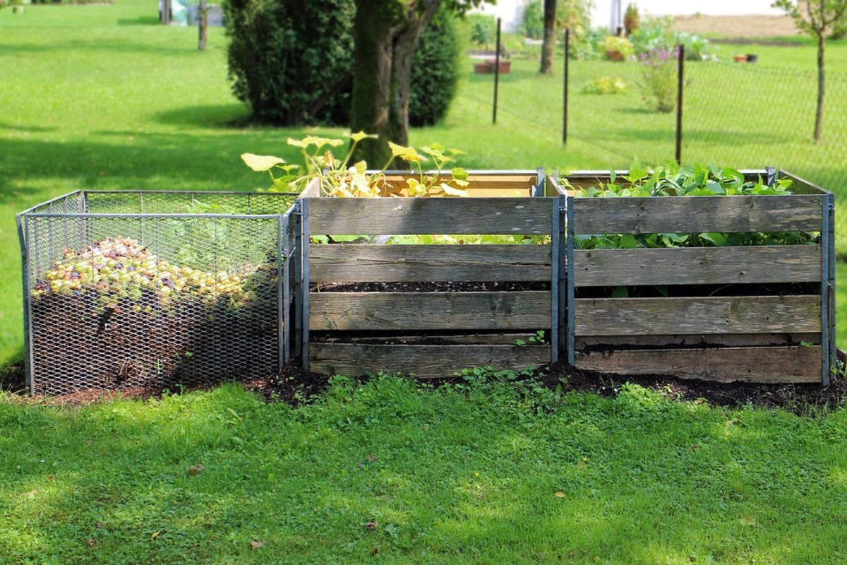 Compost bins with palettes