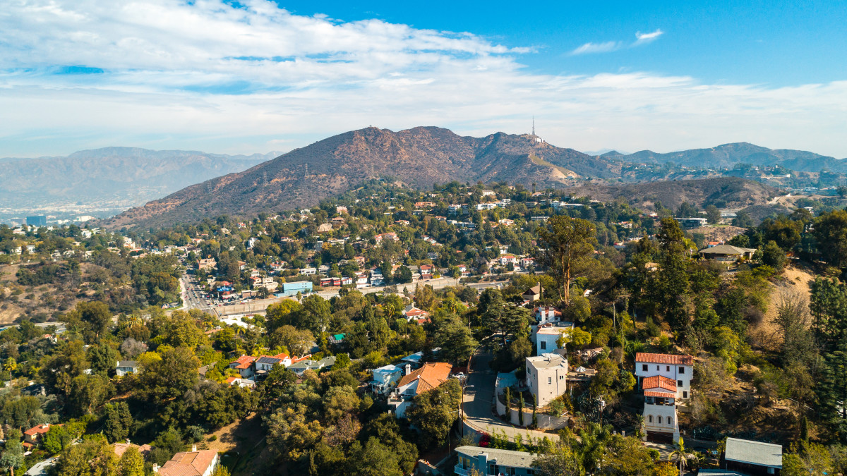 Man's Joke About the Reality of 'Arriving at the Beach' in Burbank Has ...
