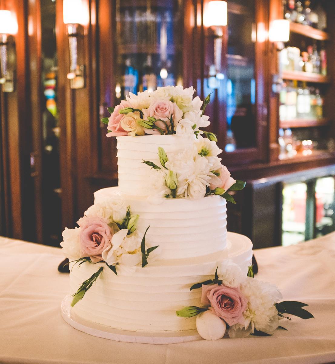 the-dos-and-donts-when-ordering-your-wedding-cake-a-cake-artists-perspective