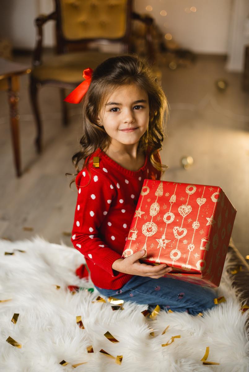 gift-receiving-etiquette-and-manners-a-guide-for-children
