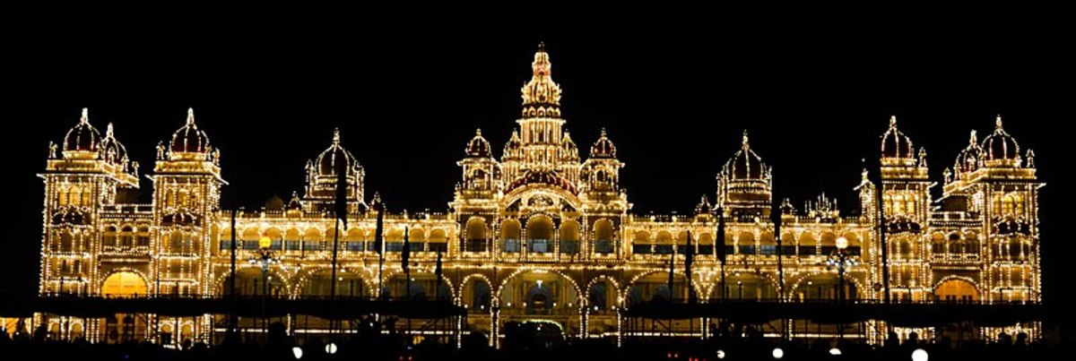 8 Indian Monuments & Palaces That Look Breathtakingly Beautiful At Night