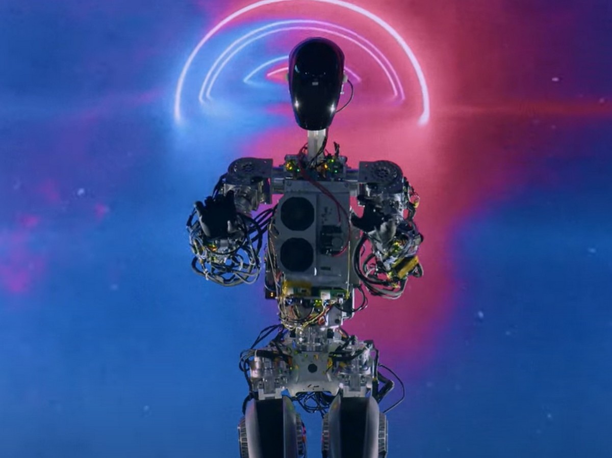 Tesla's Humanoid Robot: Chooses C-3PO as Model against R2D2