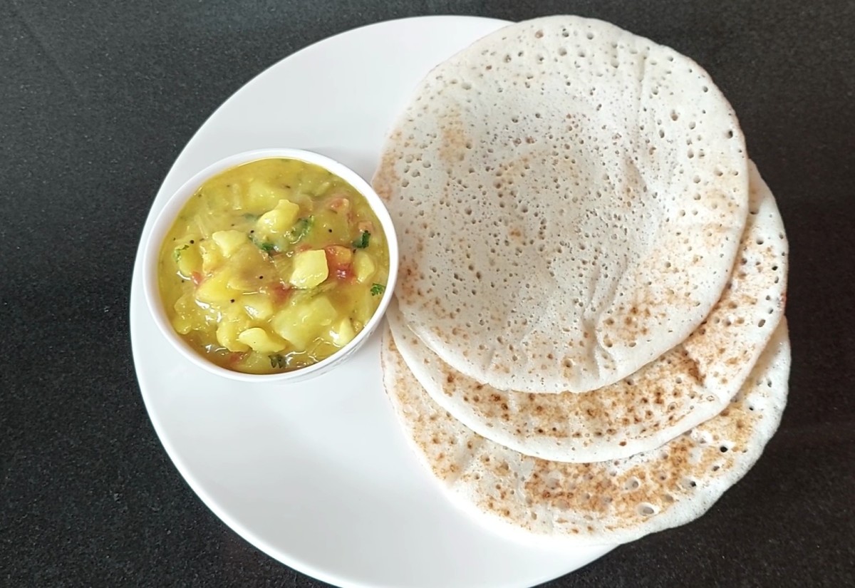 Set dosa and Bombay sagu is a popular breakfast combo in South India