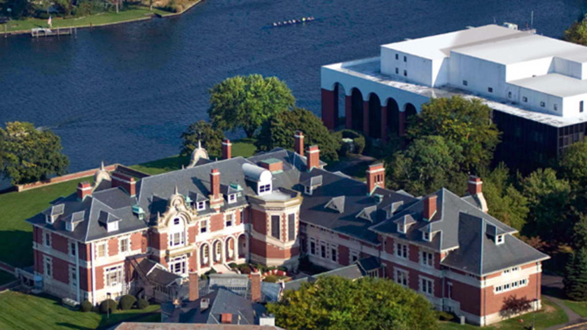 Remembering what was Dowling College in Oakdale. HubPages