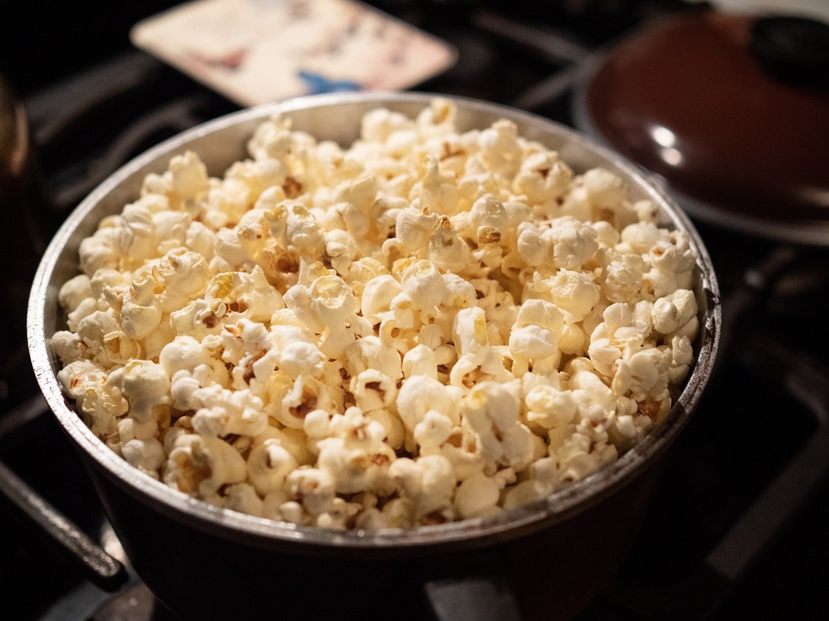 Plain popcorn with butter flavor spray is a good choice for snacks this holiday season.