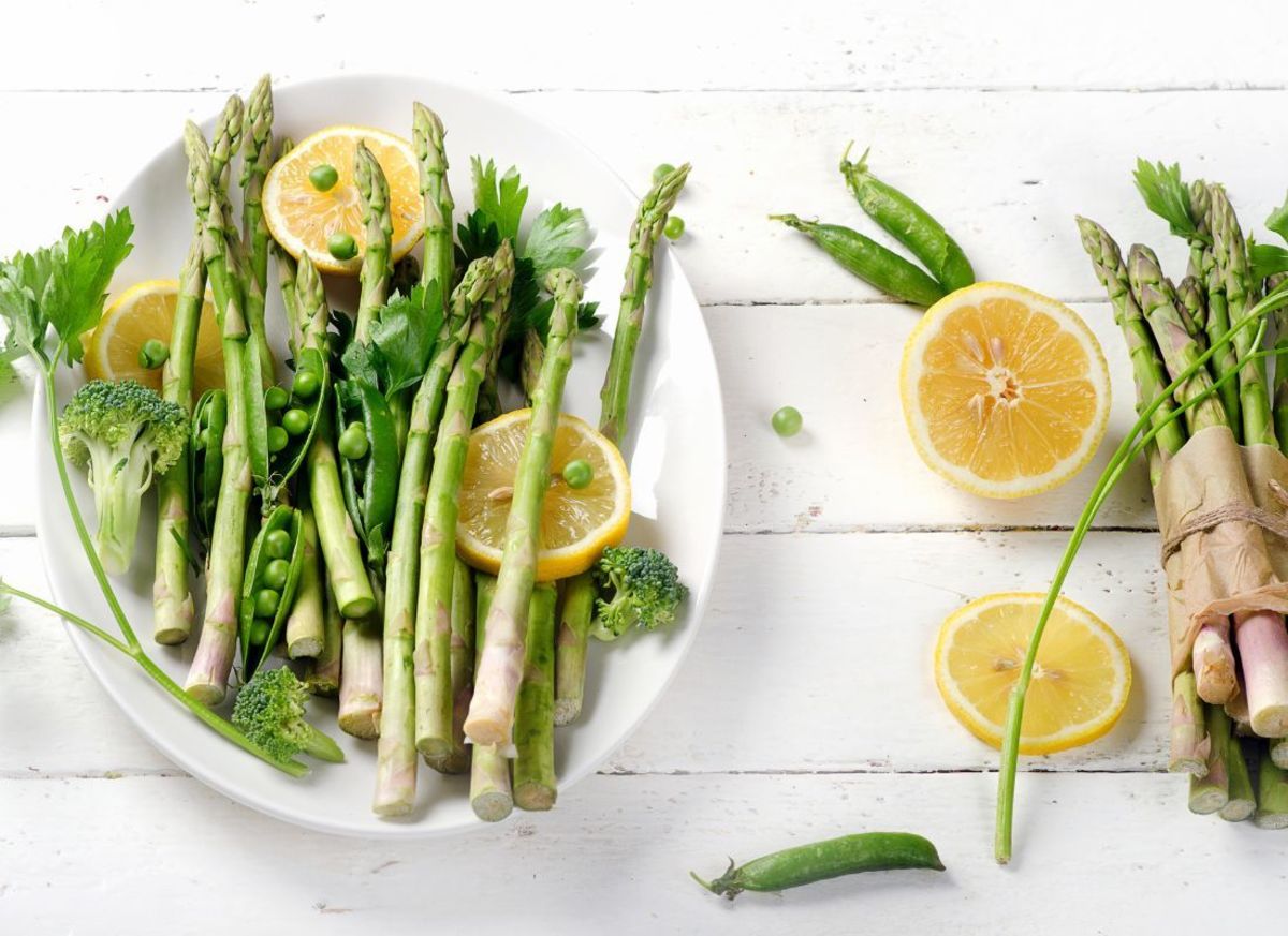 white-vs-green-asparagus-is-one-more-nutritious-than-the-other