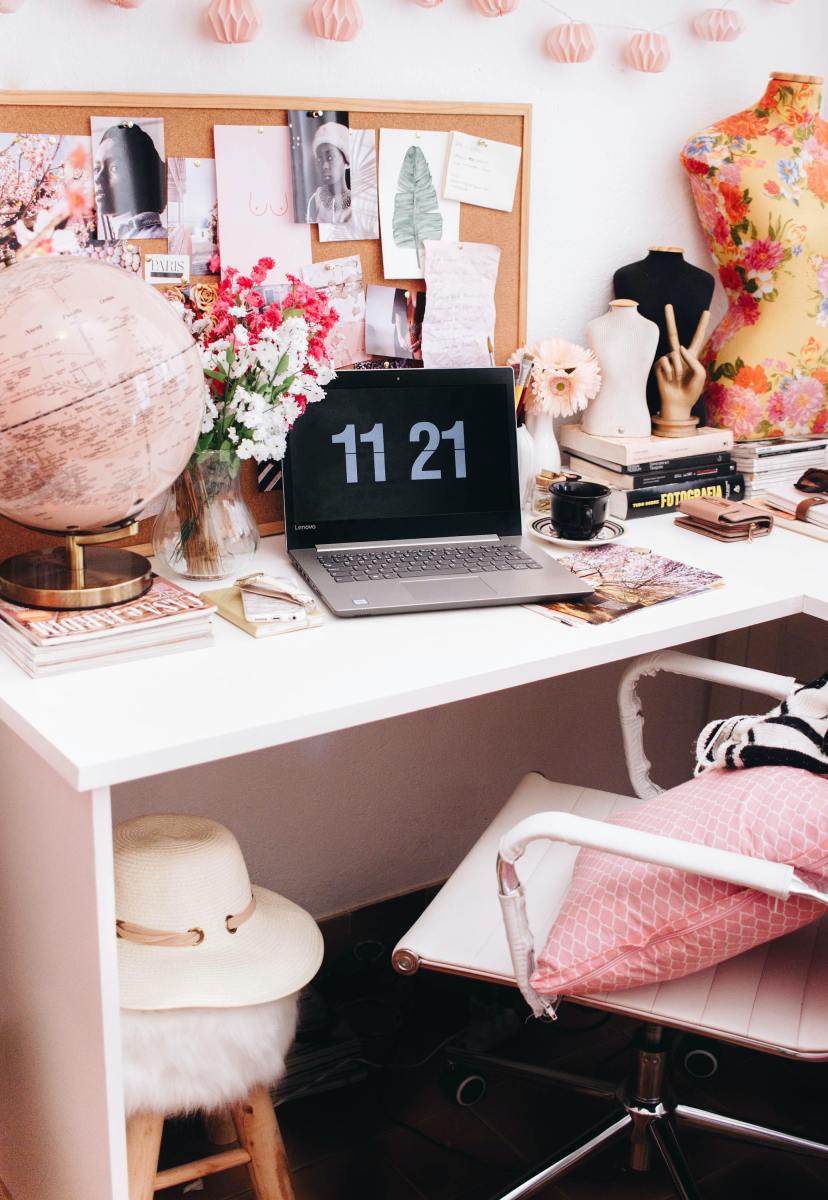 19 Aesthetic Desk Decor Ideas That'll Make You Actually Want To Work - By  Sophia Lee