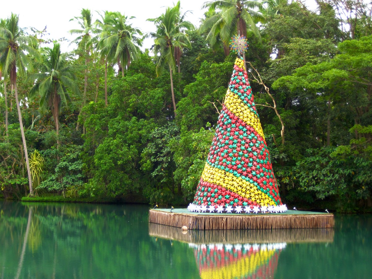 Lake Labasin decorated with this beautiful Christmas tree made out of parols. 