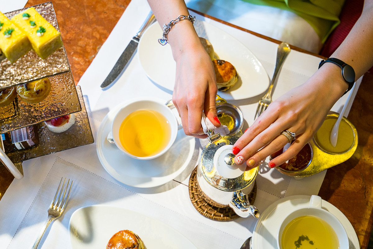 Woman's Solo Afternoon Tea Date in London Is an Important Reminder to ...