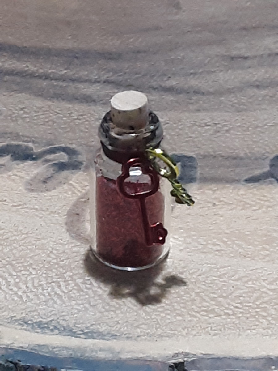 DIY Tiny Bottles of Potion Ingredients