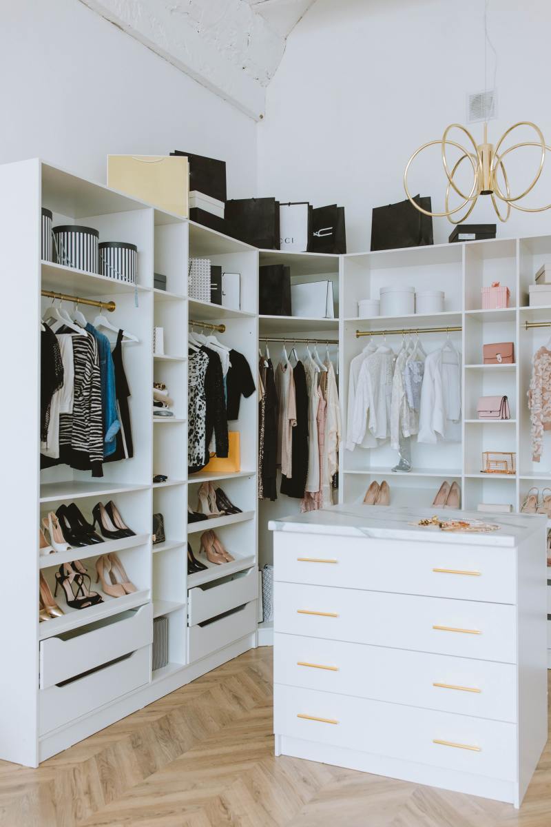 It's best to have a closet that suits your needs. Expanding your closet can help you see all your stuff. Sort your clothes by theme, season, or color. Use organizational devices to give everything its own place.