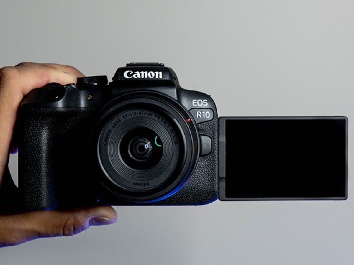 the-canon-eos-r10-mirrorless-camera-review