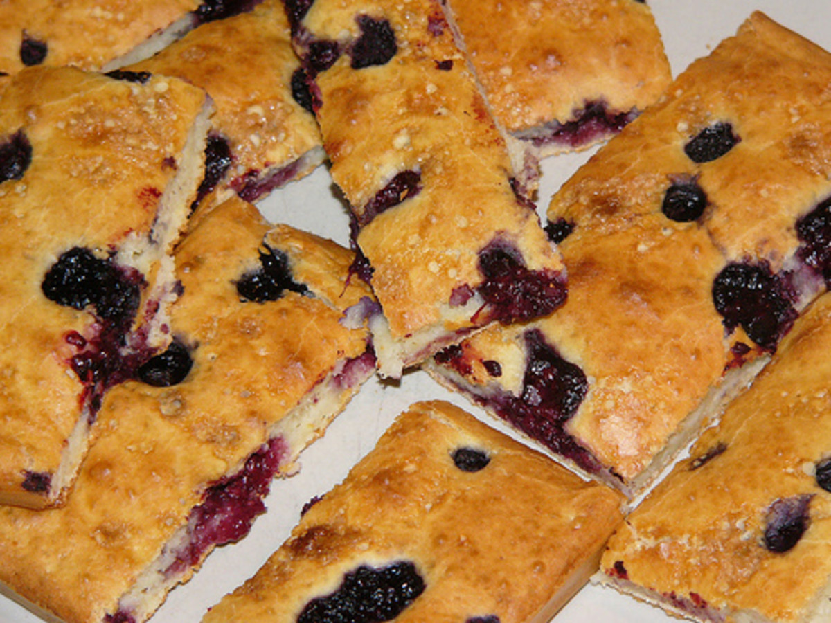 Click for the recipe for these blueberry pancake bars.