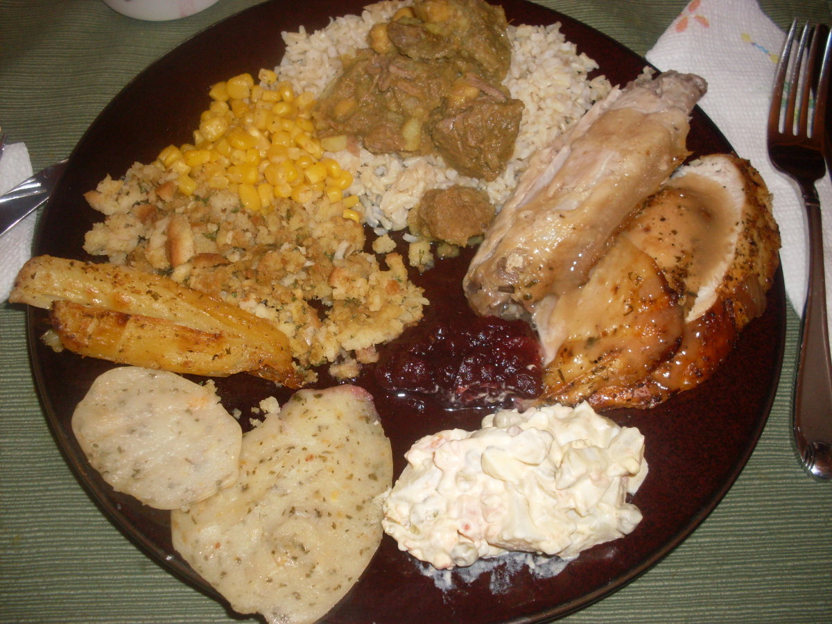 Thanksgiving dinner plate of food 