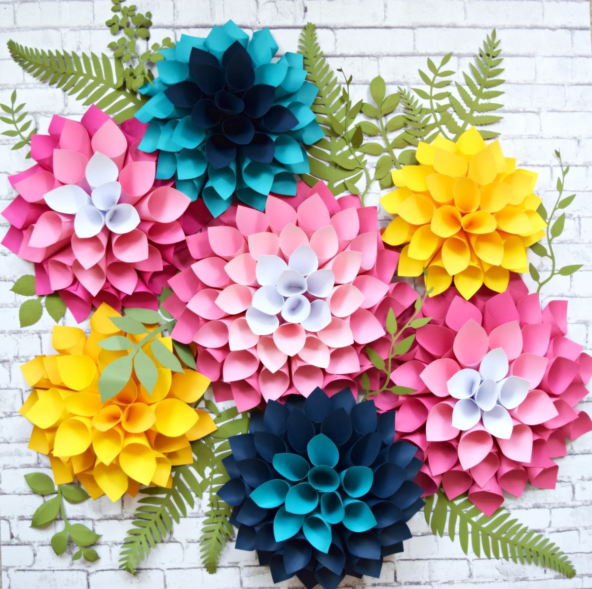 Paper flowers are an amazing art form that can be made with different techniques to be shared with family, friends and the community