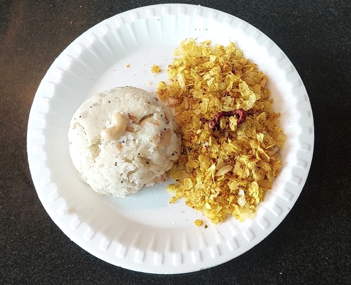 Sajjige Bajil (Upma and Masala Poha): Indian Breakfast Combo