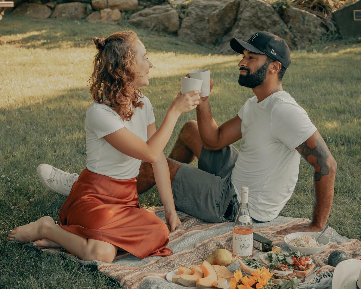 25 Romantic Picnic Date Ideas You Both Won't Forget - PairedLife