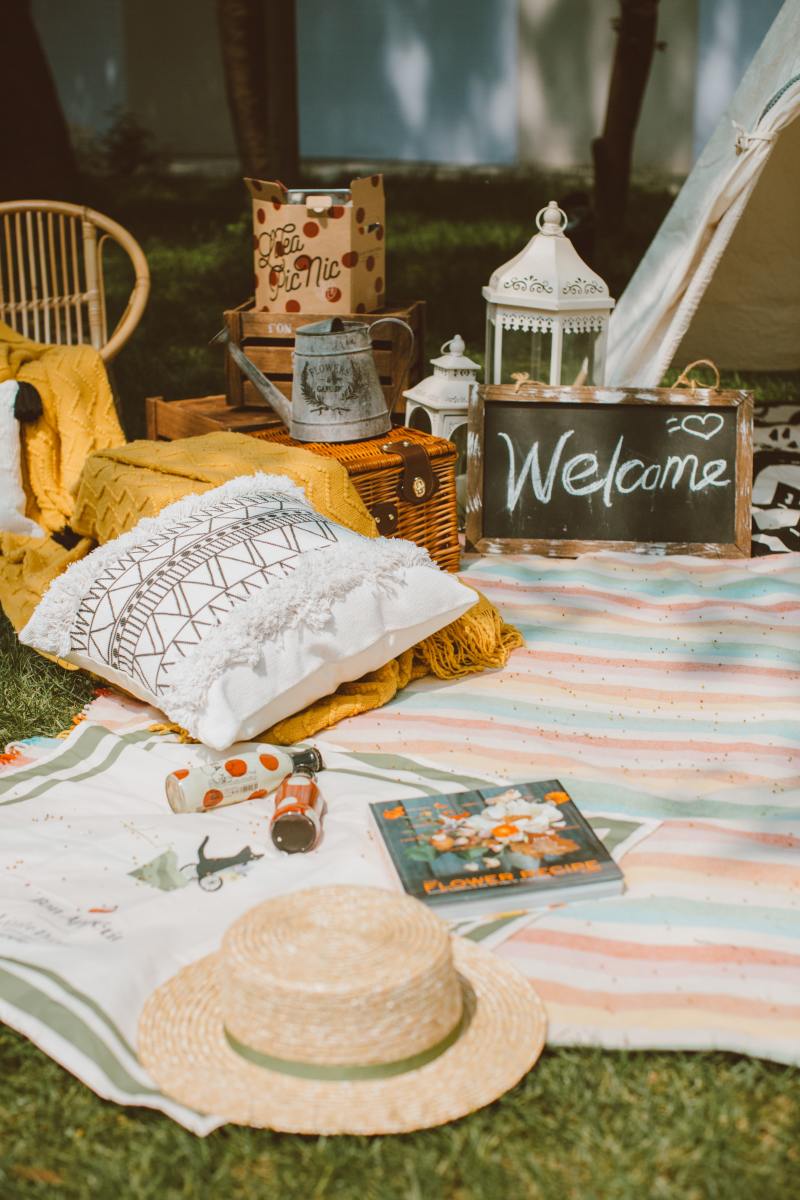 romantic-picnic-date-ideas