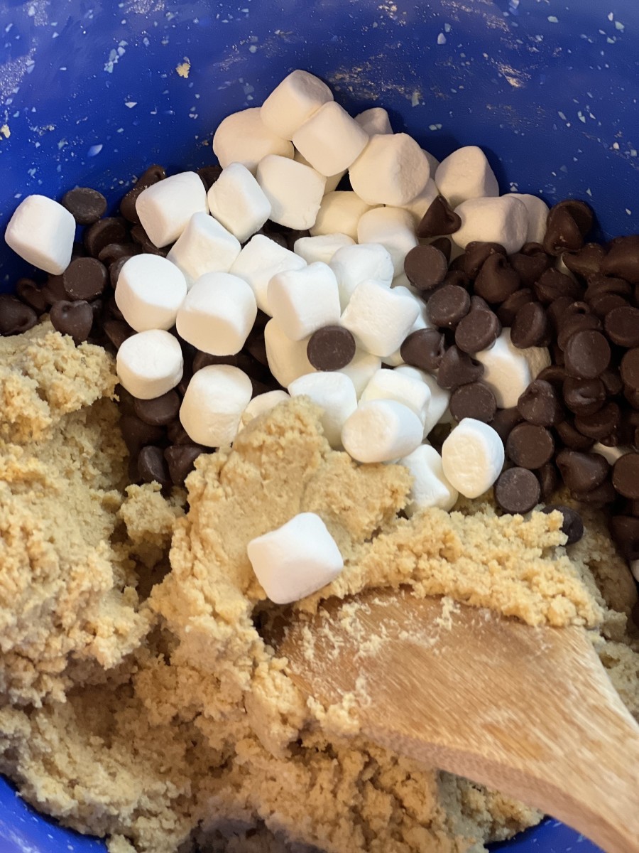 Marshmallows and chocolate chips