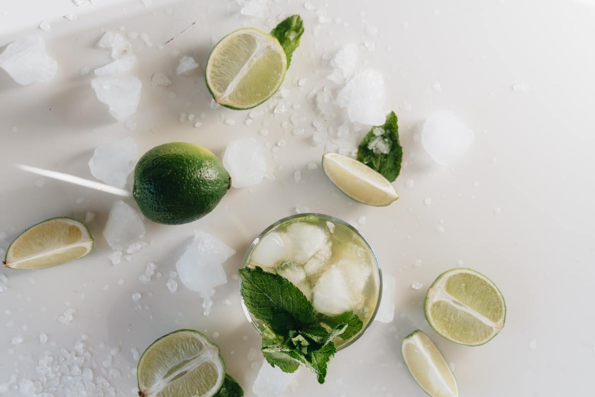 Mint and lime water: the perfect alcohol-free mojito!